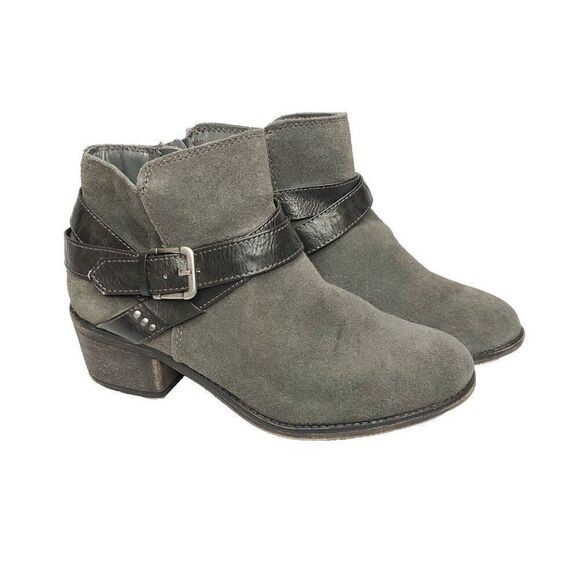 White Mountain Suede Ankle Boot 8 SEE Gray Black Bootie Criss Cross Strap Buckle - Picture 1 of 7